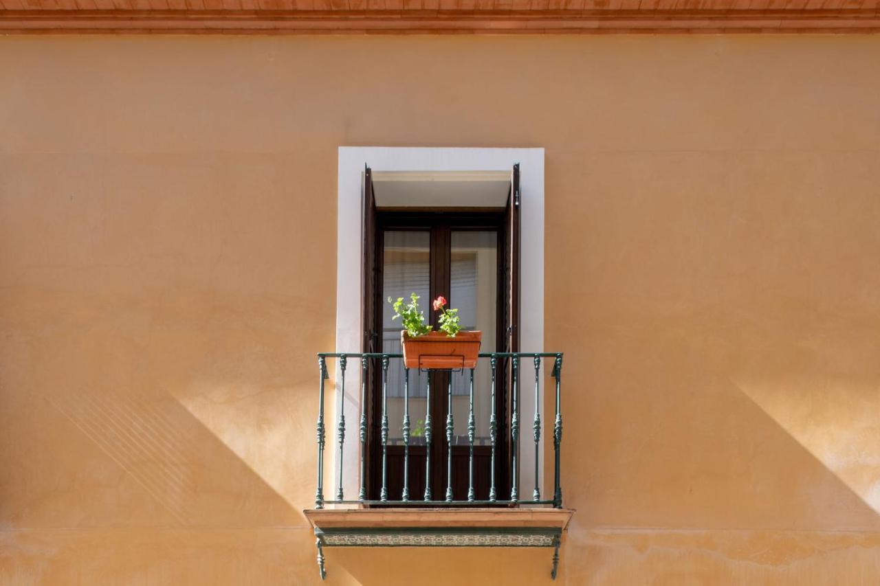 Triana Boutique Apartments By Hommyhome Seville Luaran gambar